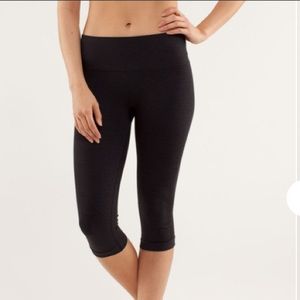 BARELY WORN Lululemon “In the Flow” Crop Legging